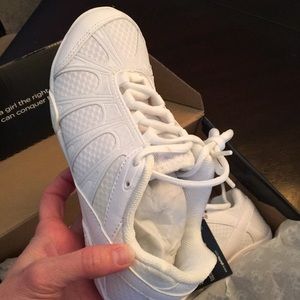 NEW! GK Elite Fusion Cheer Shoes Size 5